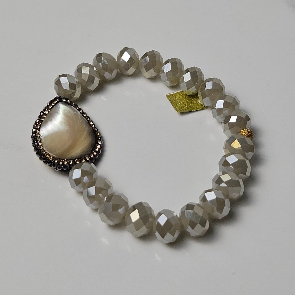 NWOT Homemade Moonstone Beaded Mother of Pearl Stretch Bracelet